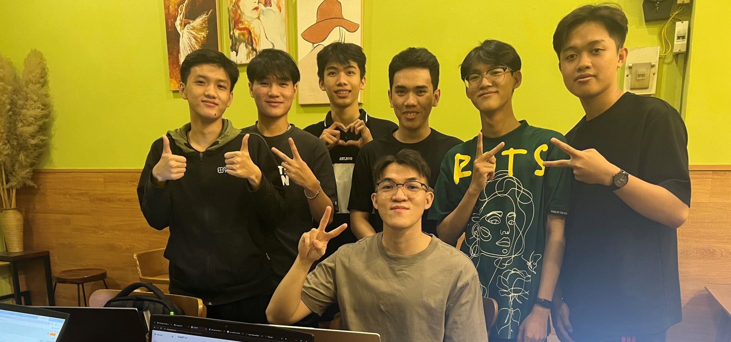 Anh An Duy và các bạn sinh viên